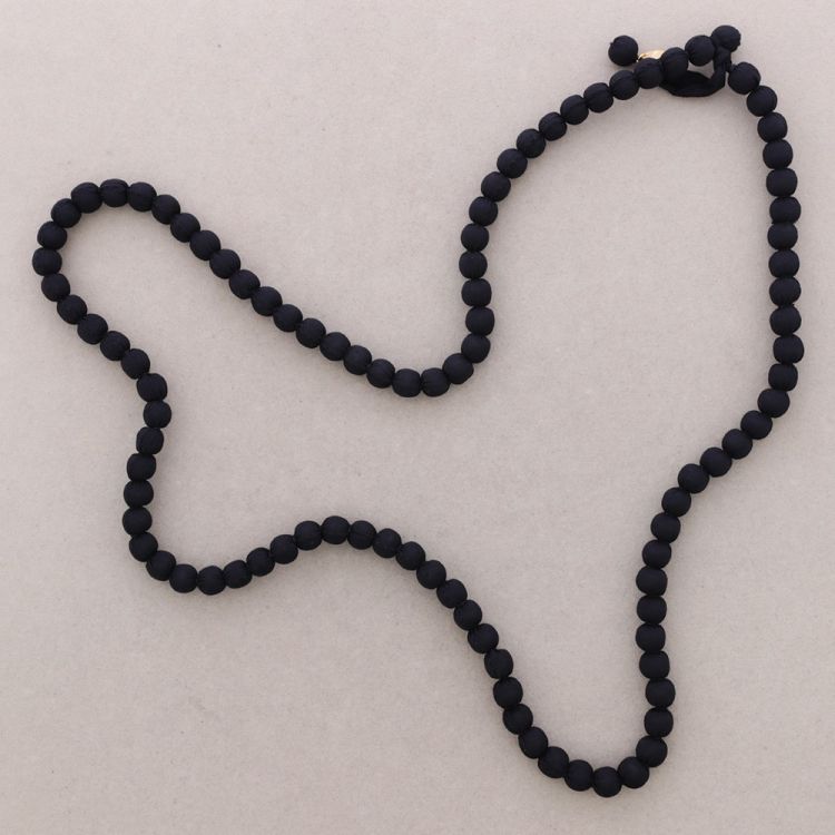 LONG NECKLACE WITH COATED BALLS 1.1M 2