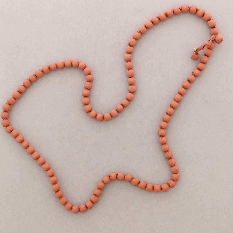 LONG NECKLACE WITH COATED BALLS 1.1M