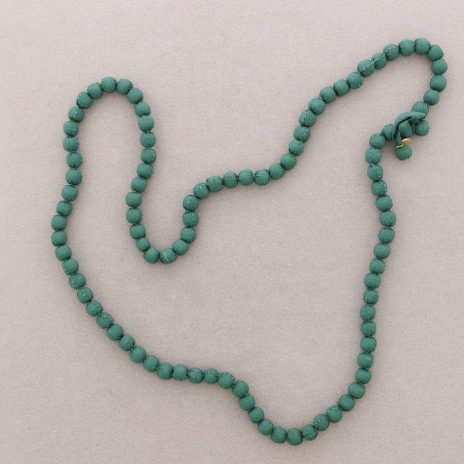 LONG NECKLACE WITH COATED BALLS 1.1M