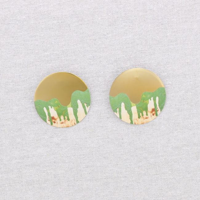 MEDAL MEDIUM STUD EARRINGS DRAWING