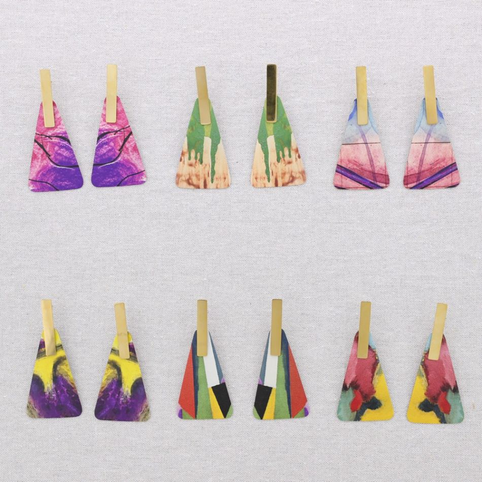 STEEL EARRINGS TRIANGULAR PENDANT DRAWING