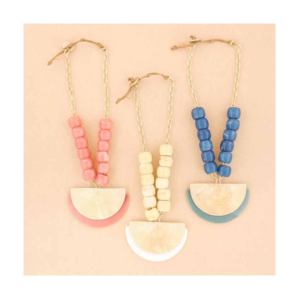 RESIN DOUBLE HALF MEDALLION SHORT NECKLACE