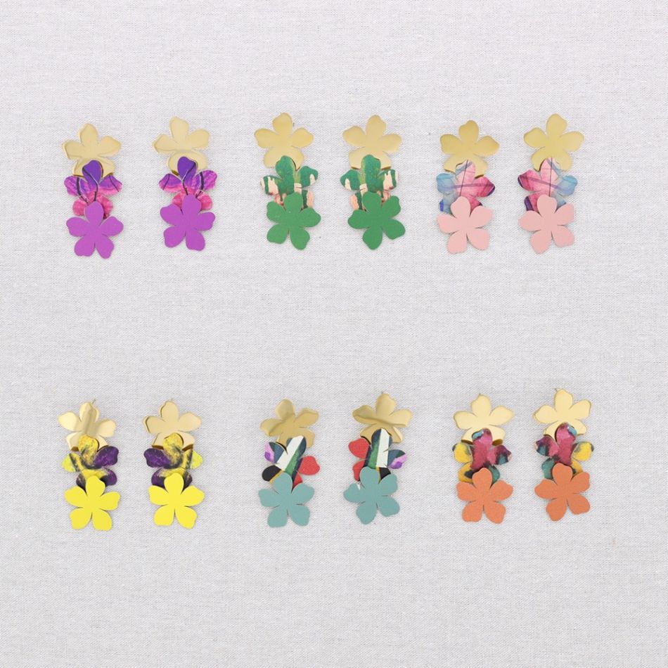 PENDIENTES ACERO TRIPLE FLOR DIBUJO