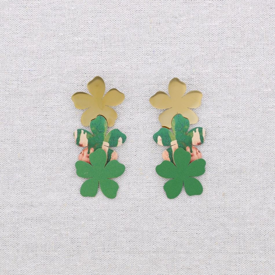 TRIPLE FLOWER STEEL EARRINGS DRAWING