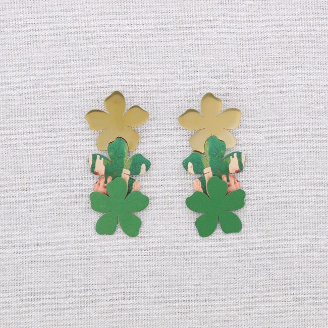 TRIPLE FLOWER STEEL EARRINGS DRAWING