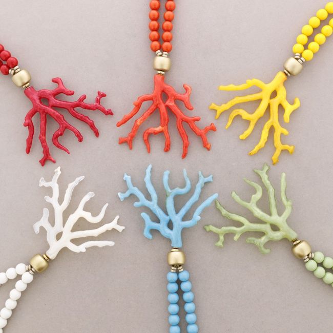 COLLAR LARGO BOLAS COLGANTE CORAL RESINA