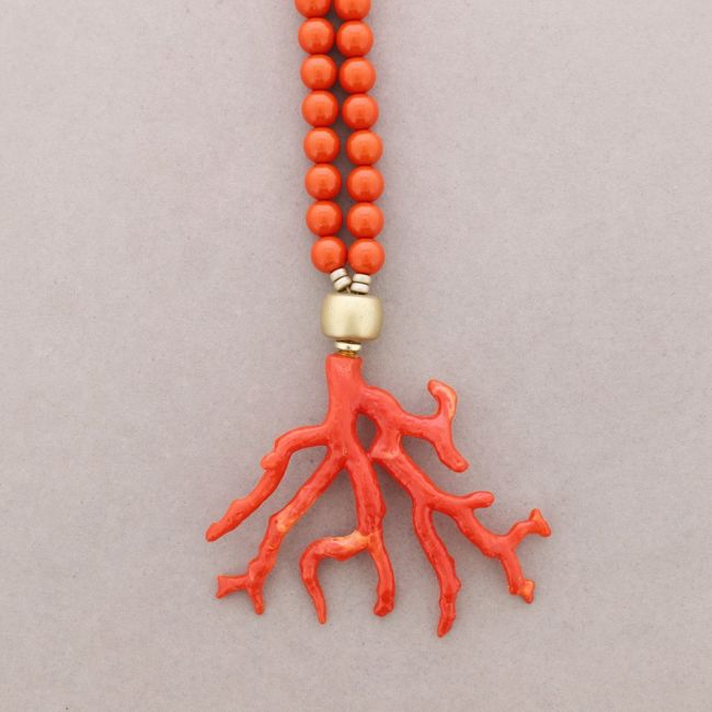 COLLAR LARGO BOLAS COLGANTE CORAL RESINA