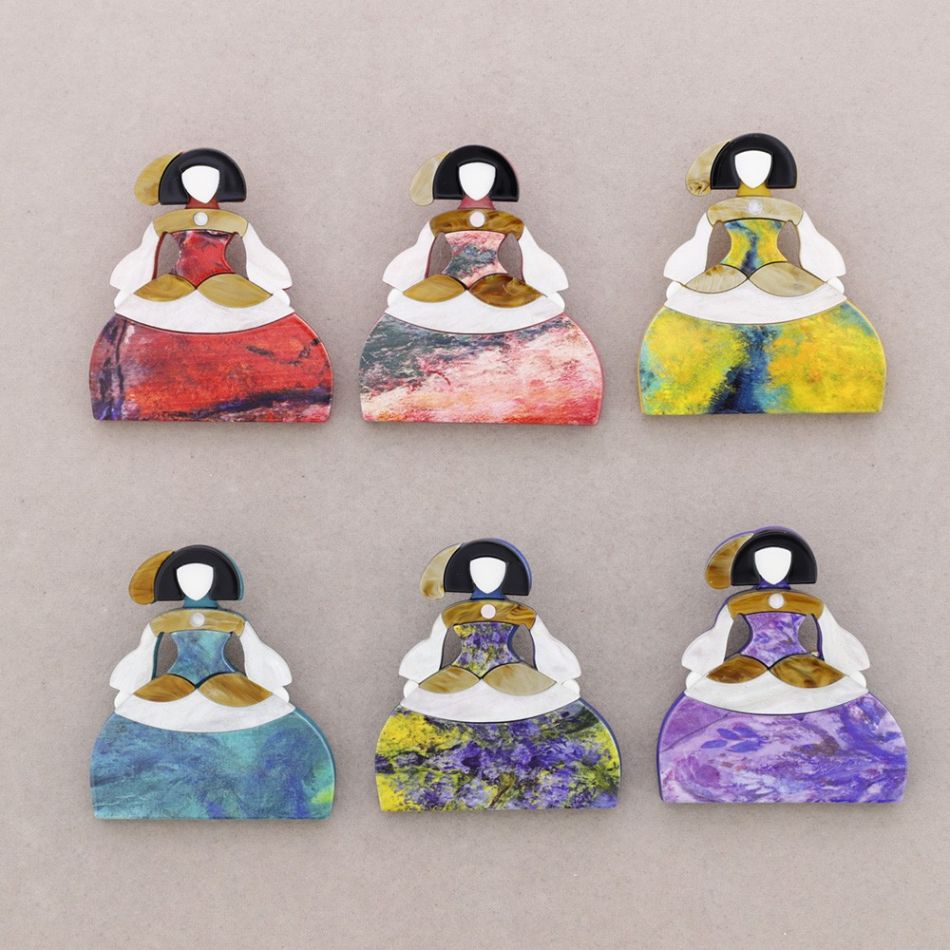 BROCHE MENINA RESINA DIBUJO