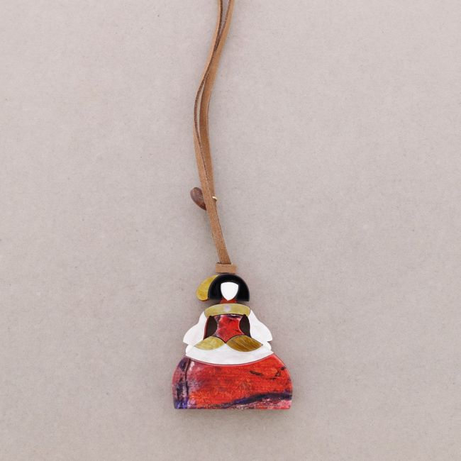 COLLAR LARGO COLGANTE MENINA RESINA DIBUJO