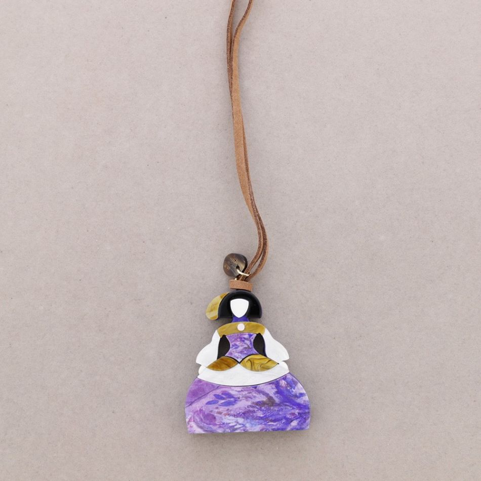 COLLAR LARGO COLGANTE MENINA RESINA DIBUJO