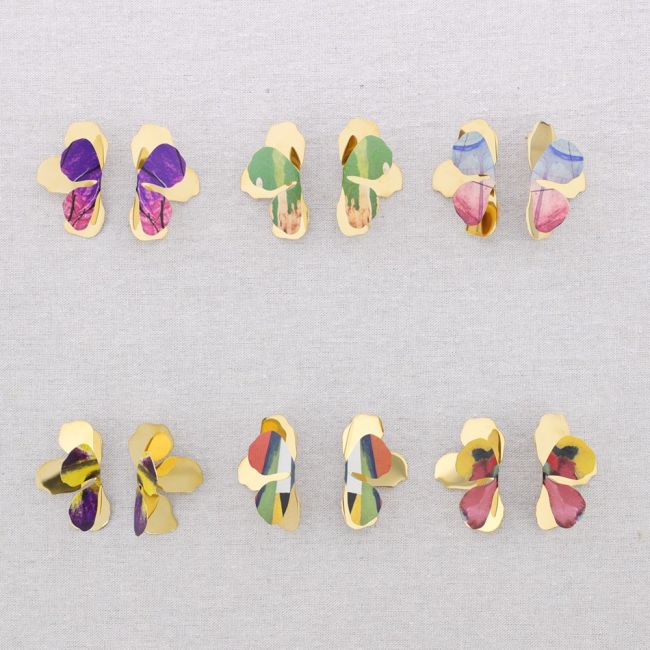 HALF FLOWER DRAWING STEEL EARRINGS