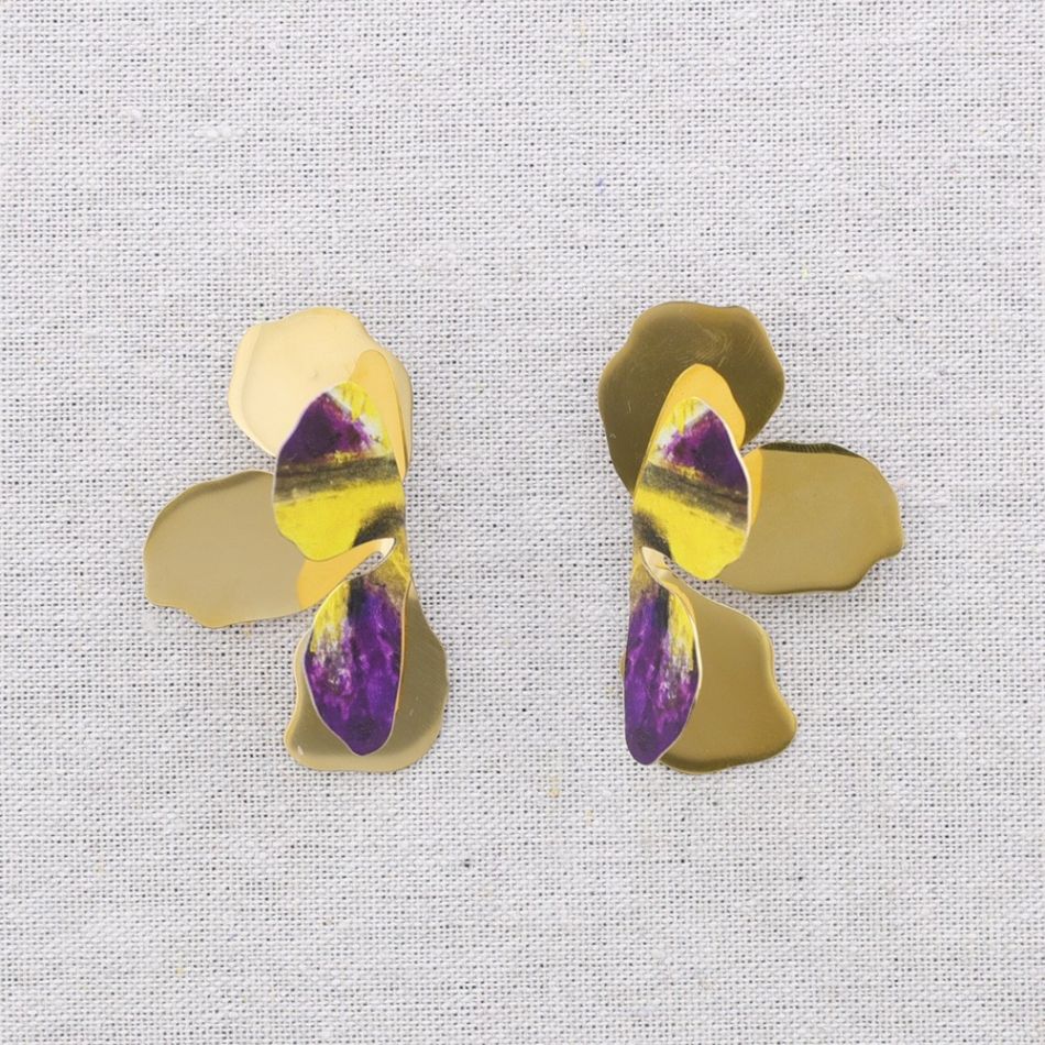 HALF FLOWER DRAWING STEEL EARRINGS