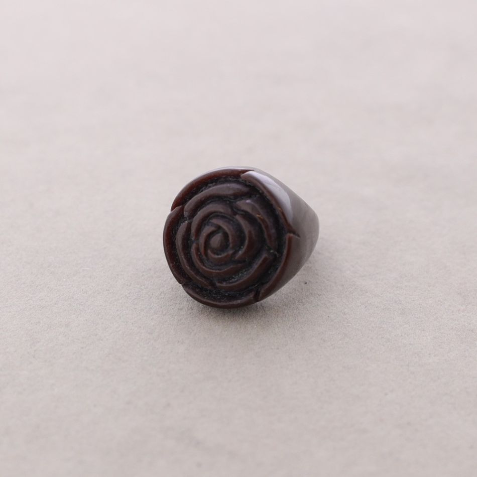 ROSE RESIN RING