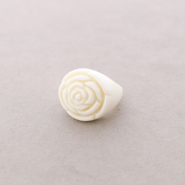 ROSE RESIN RING