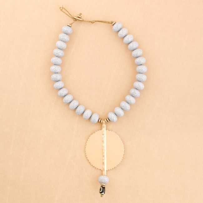 METAL MEDALLION RESIN SHORT NECKLACE