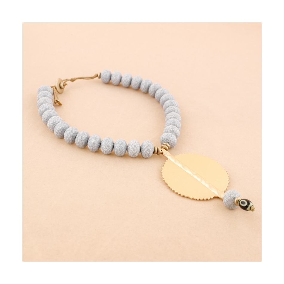 METAL MEDALLION RESIN SHORT NECKLACE