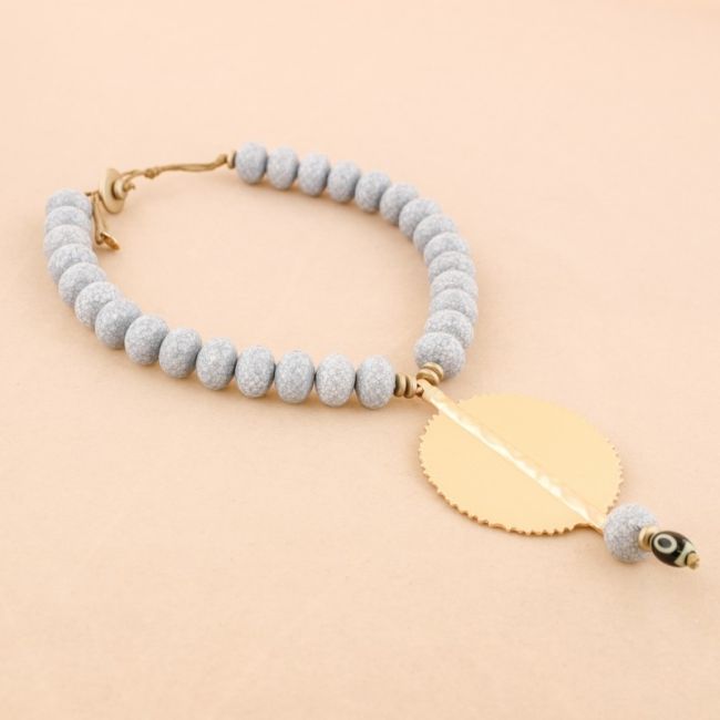 METAL MEDALLION RESIN SHORT NECKLACE