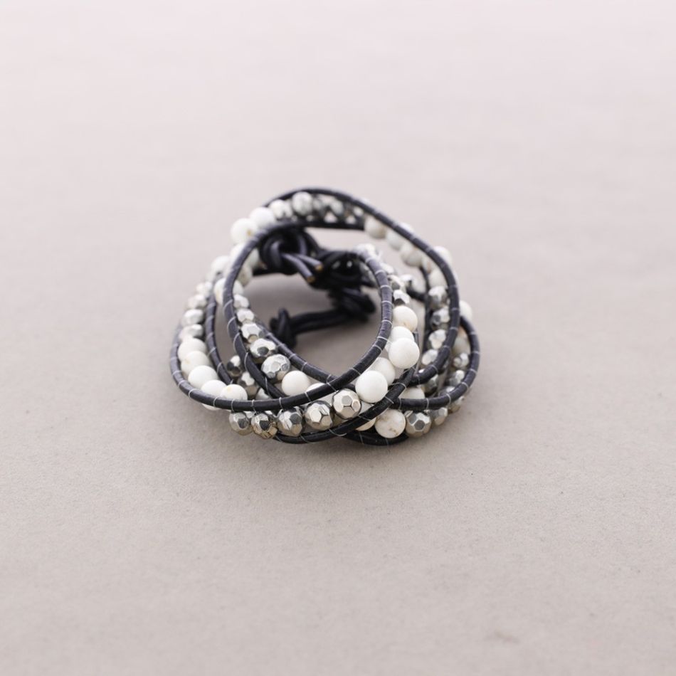 PULSERA CUERO CUENTAS METAL PIEDRAS