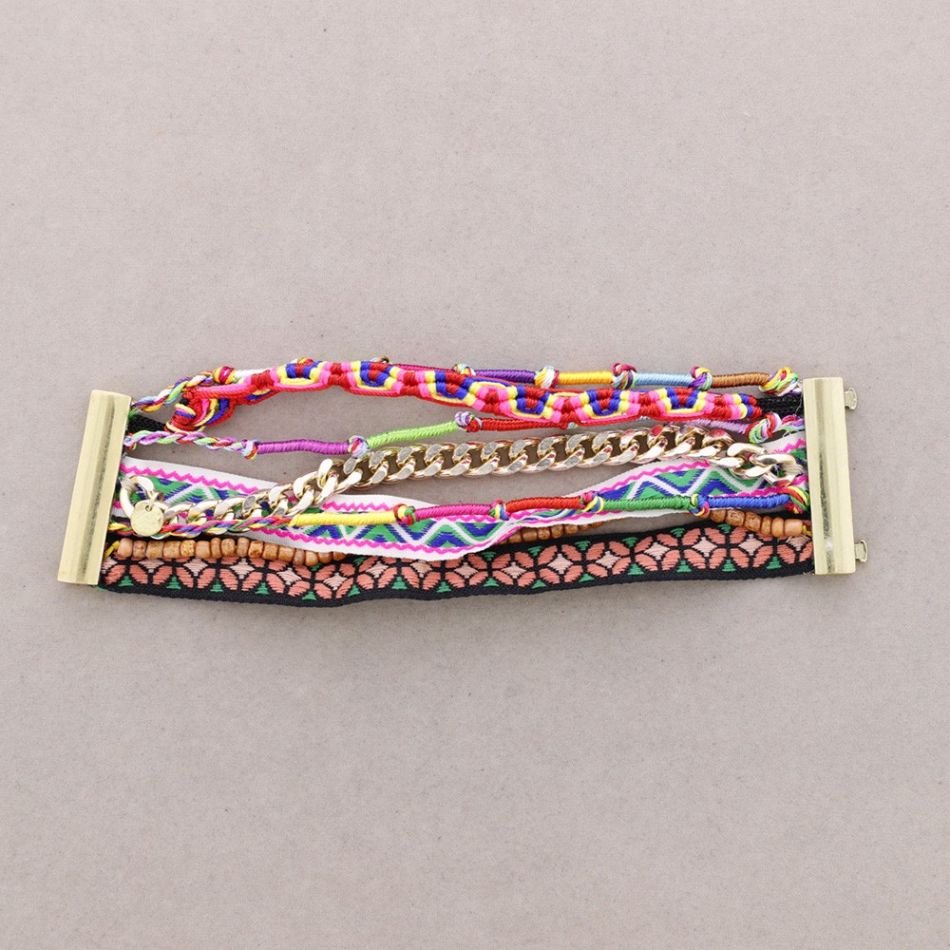 SEVERAL MAGNET CLOSURE BRACELET