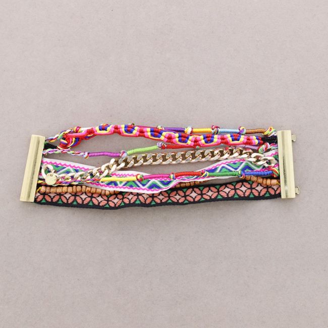 SEVERAL MAGNET CLOSURE BRACELET
