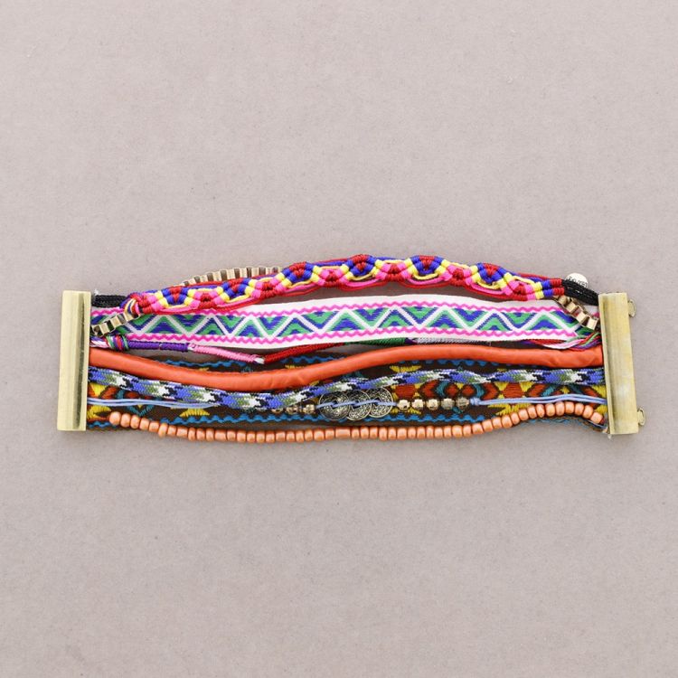 MULTI-ROW BRACELET WITH MAGNETIC CLOSURE