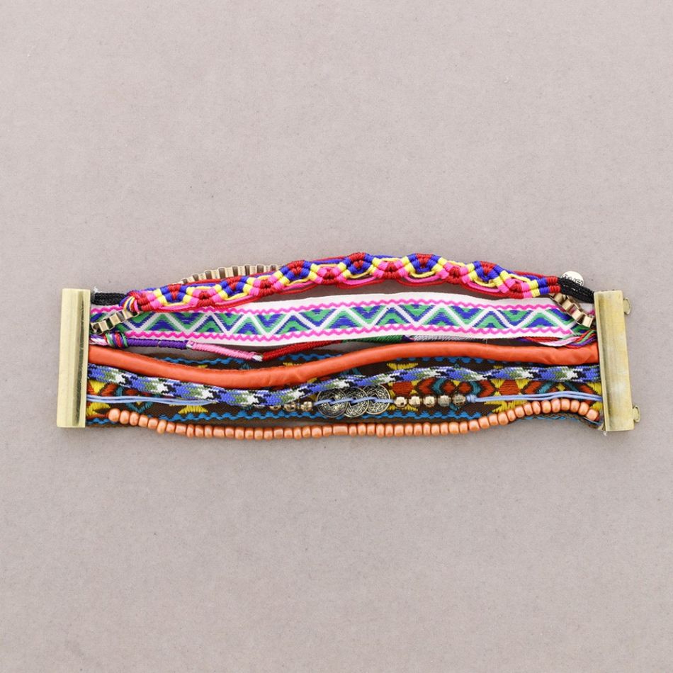 MULTI-ROW BRACELET WITH MAGNETIC CLOSURE