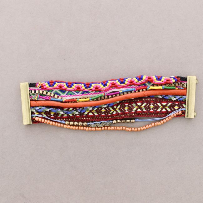 MULTI-ROW BRACELET WITH MAGNETIC CLOSURE