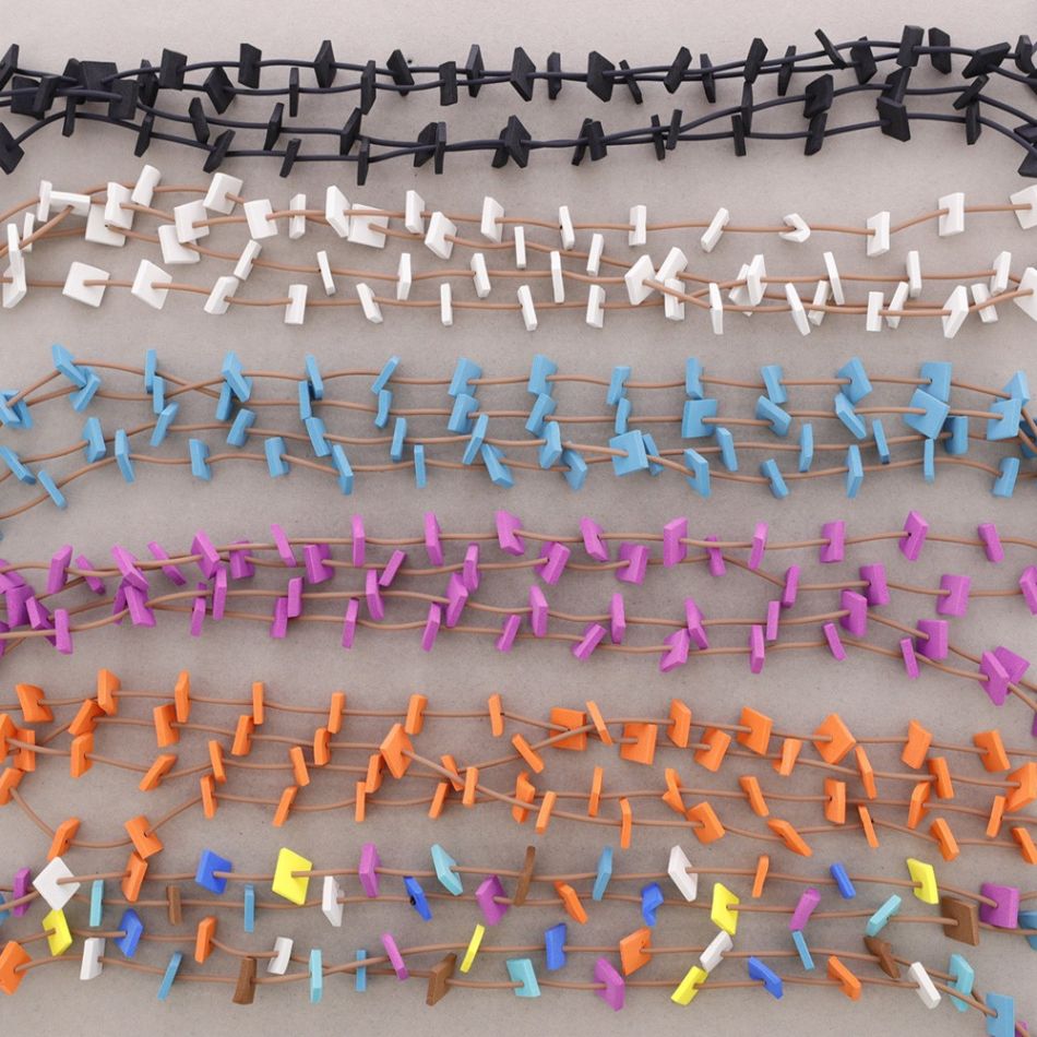 LONG NECKLACE WITH DOUBLE RUBBER STRIPS