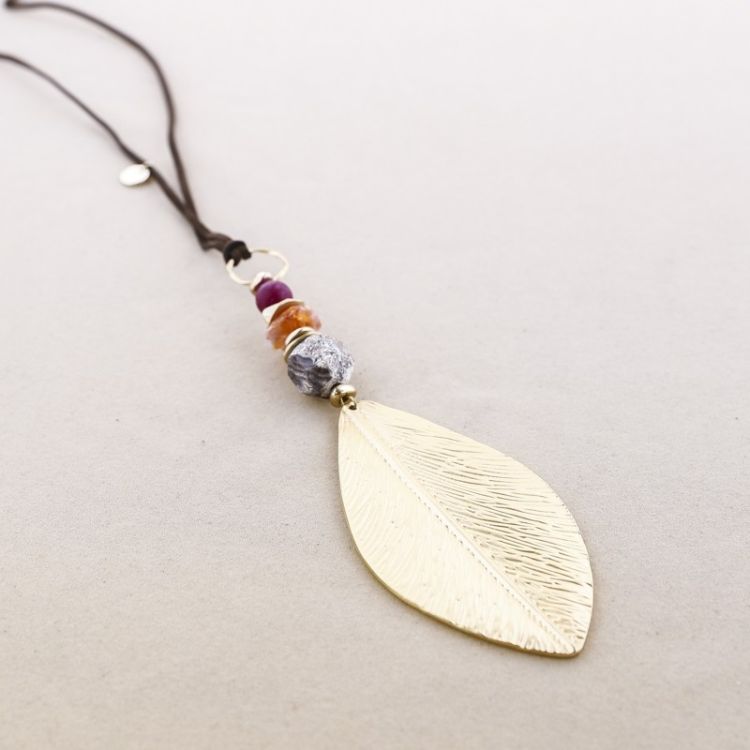 METAL LEAF PENDANT LONG NECKLACE