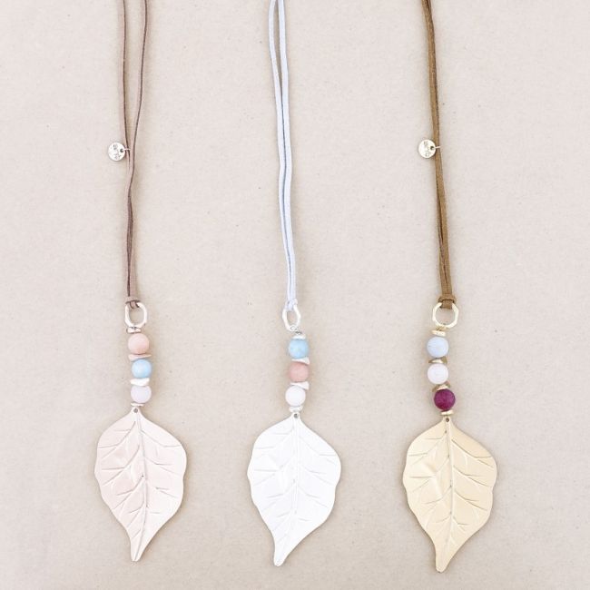 METAL LEAF PENDANT LONG NECKLACE