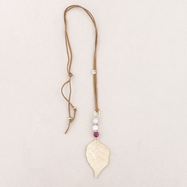 COLLAR LARGO COLGANTE HOJA METAL