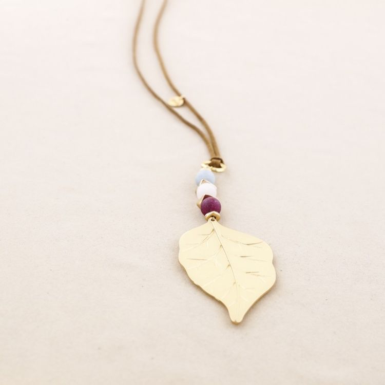 METAL LEAF PENDANT LONG NECKLACE 2