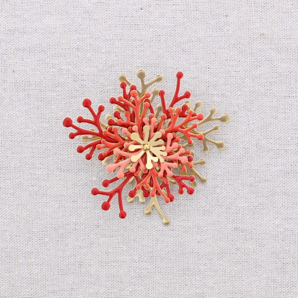 BROCHE ACERO CORAL ESMALTE