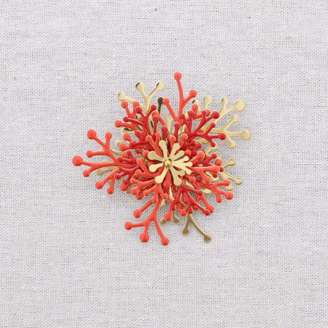 BROCHE ACERO CORAL ESMALTE