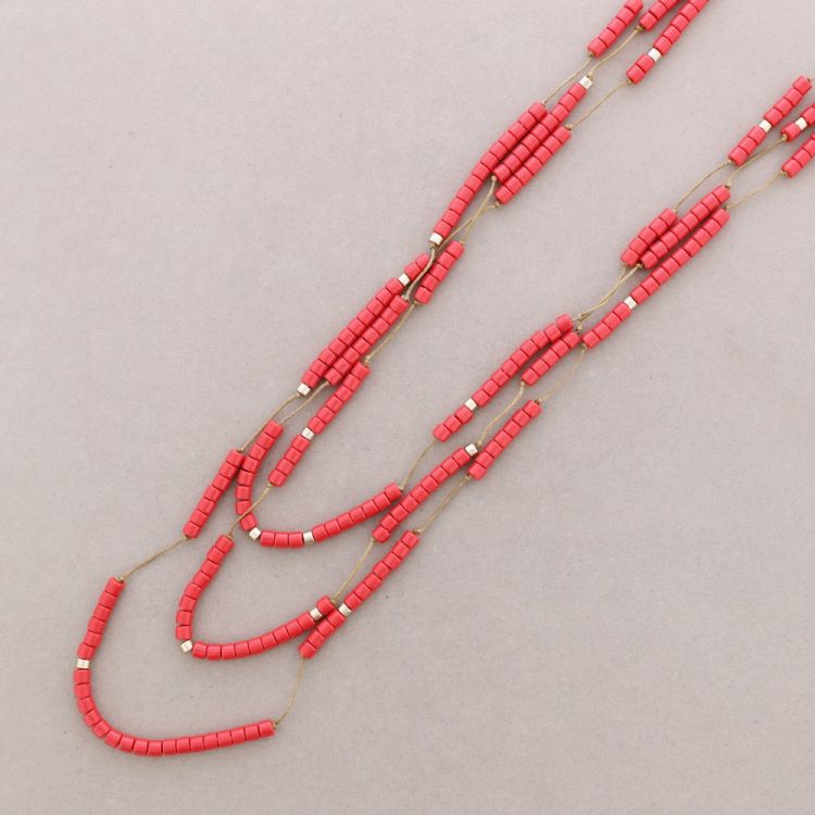 LONG NECKLACE WITH THREE ROWS OF RESIN BEADS