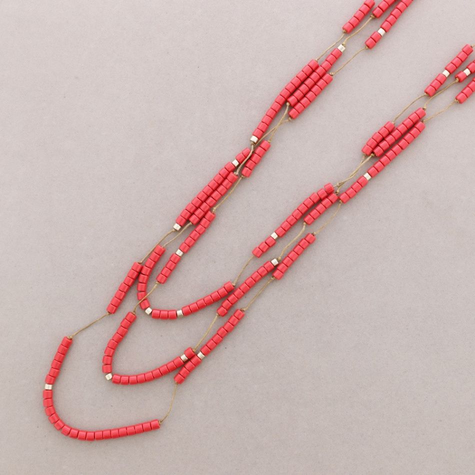 COLLAR LARGO TRES FILAS CUENTAS RESINA