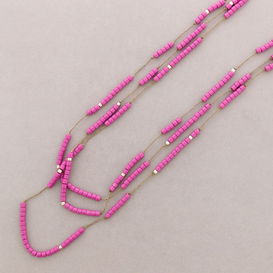 COLLAR LARGO TRES FILAS CUENTAS RESINA