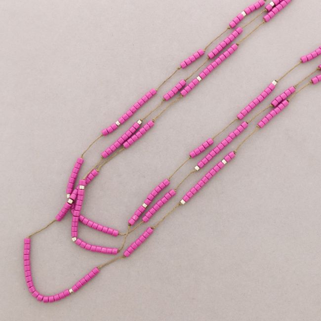 COLLAR LARGO TRES FILAS CUENTAS RESINA