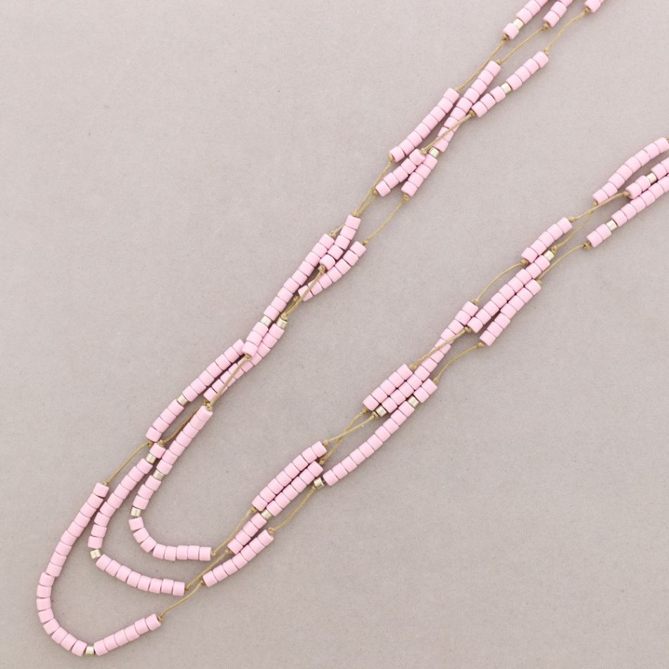 LONG NECKLACE WITH THREE ROWS OF RESIN BEADS