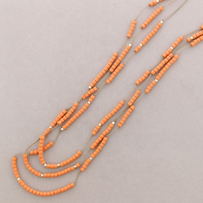COLLAR LARGO TRES FILAS CUENTAS RESINA