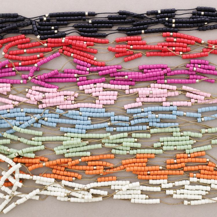 COLLAR LARGO TRES FILAS CUENTAS RESINA 2