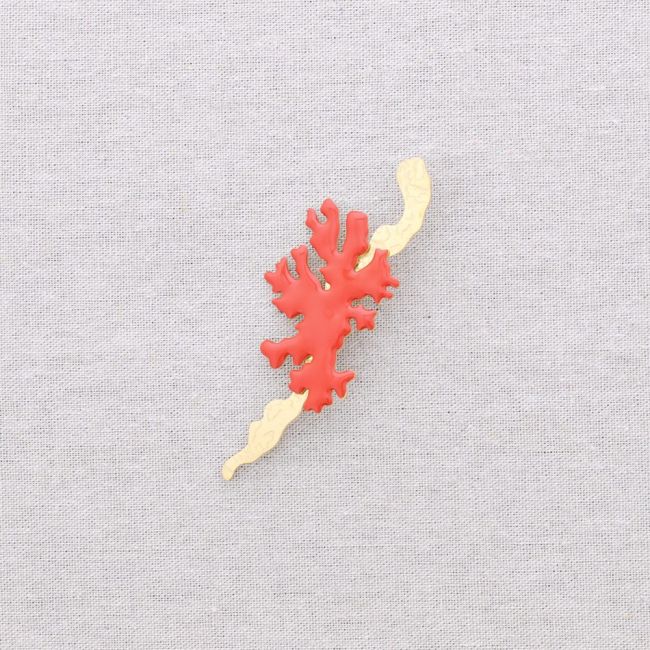 BROCHE ACERO CORAL ESMALTE