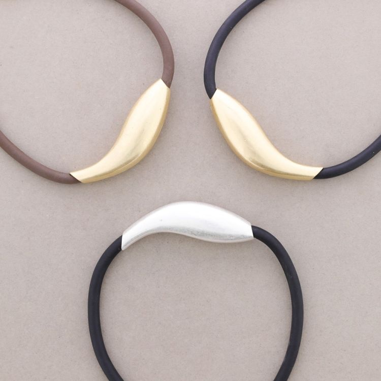 METAL PENDANT CHOKER 2