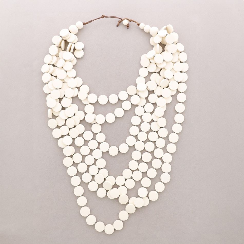 LONG NECKLACE WITH WOODEN BEADS