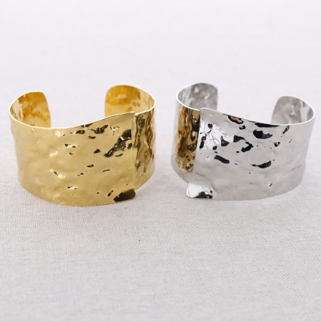 ADJUSTABLE SHAPE STEEL BRACELET
