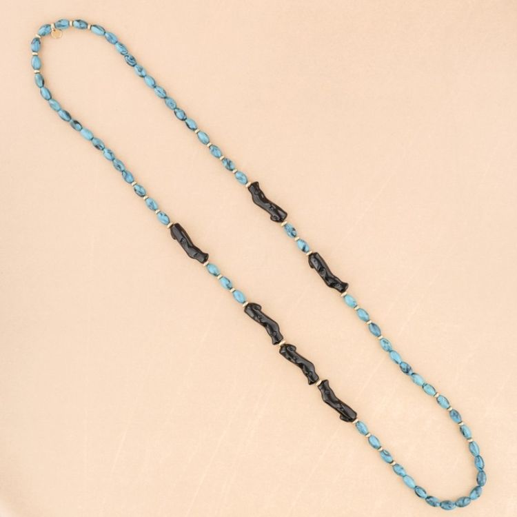 LONG NECKLACE WITH RESIN BEADS