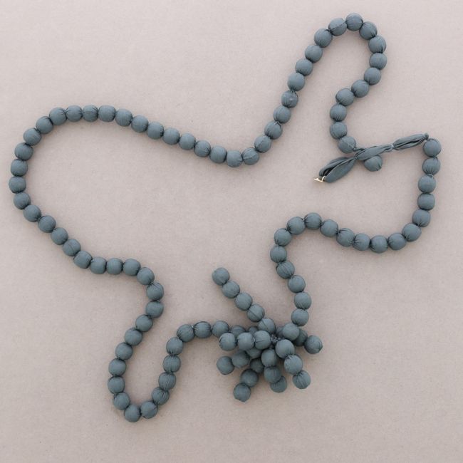 LONG NECKLACE WITH COATED BALLS