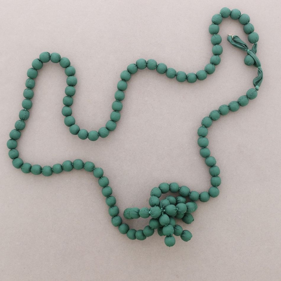 LONG NECKLACE WITH COATED BALLS