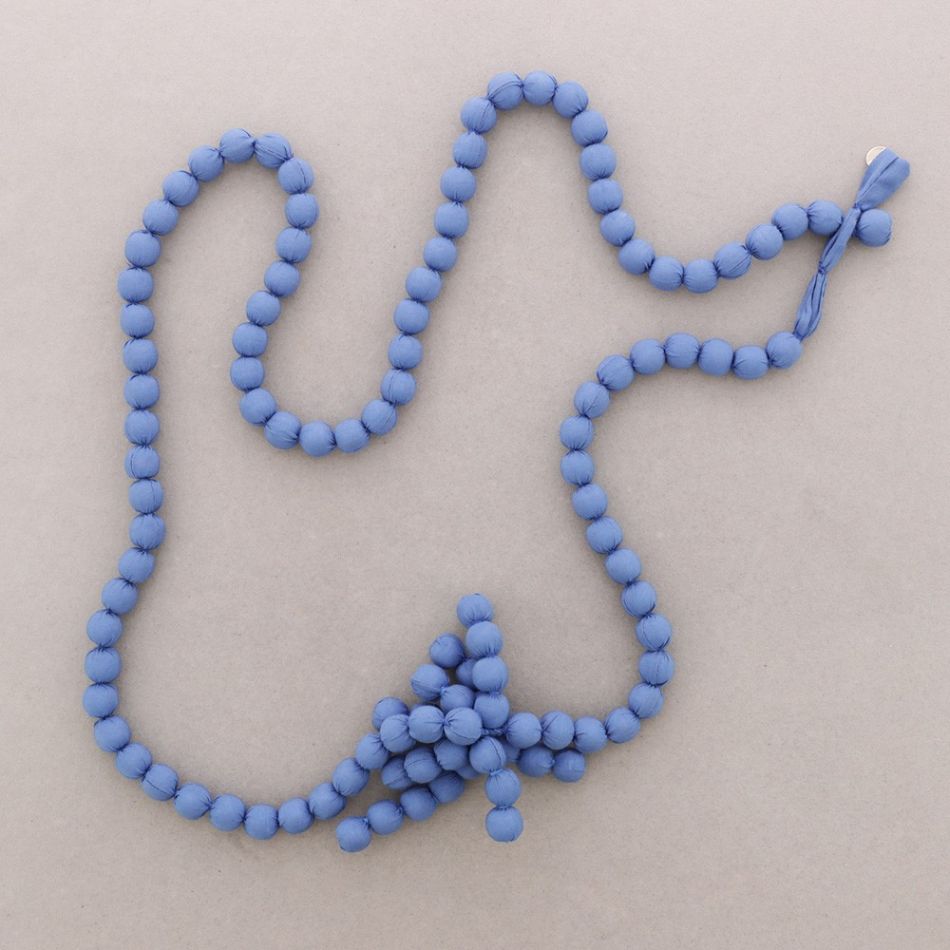 LONG NECKLACE WITH COATED BALLS