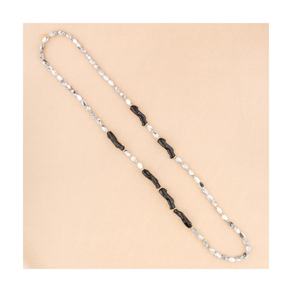 LONG NECKLACE WITH RESIN BEADS
